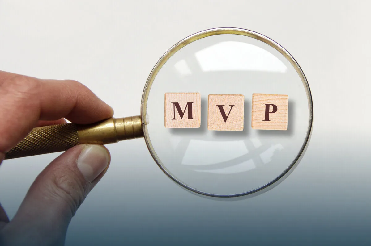 Czy lepiej wdrożyć pełnowartościowe rozwiązanie, czy zacząć od MVP?